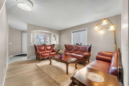138 Saddlecrest Park Ne, Calgary, AB - Indoor Photo Showing Living Room