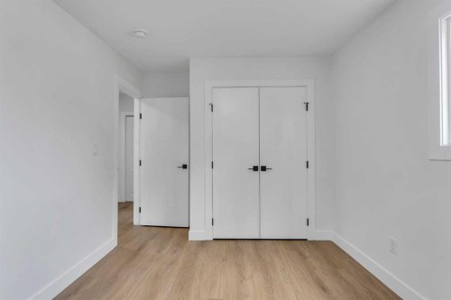 4311 7A Avenue Se, Calgary, AB - Indoor Photo Showing Other Room