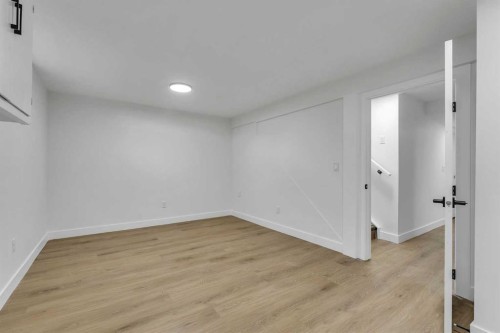 4311 7A Avenue Se, Calgary, AB - Indoor Photo Showing Other Room