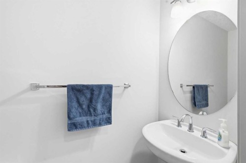 9 Sage Hill Landing Nw, Calgary, AB - Indoor Photo Showing Bathroom