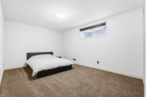 9 Sage Hill Landing Nw, Calgary, AB - Indoor Photo Showing Bedroom
