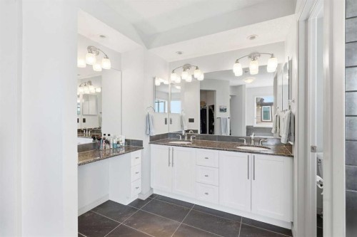 9 Sage Hill Landing Nw, Calgary, AB - Indoor Photo Showing Bathroom
