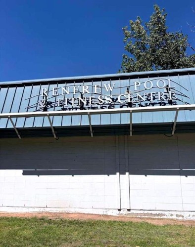 2105A 7 Street Ne, Calgary, AB - Indoor Photo Showing Garage