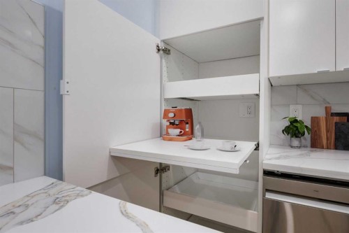 325-2425 90 Avenue Sw, Calgary, AB - Indoor Photo Showing Laundry Room