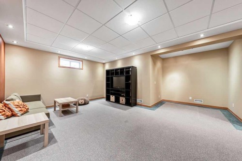 15 Strathlorne Bay Sw, Calgary, AB - Indoor