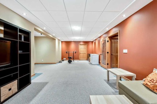 15 Strathlorne Bay Sw, Calgary, AB - Indoor