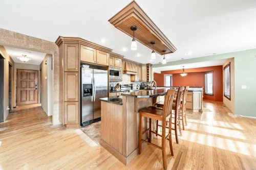 15 Strathlorne Bay Sw, Calgary, AB - Indoor Photo Showing Other Room