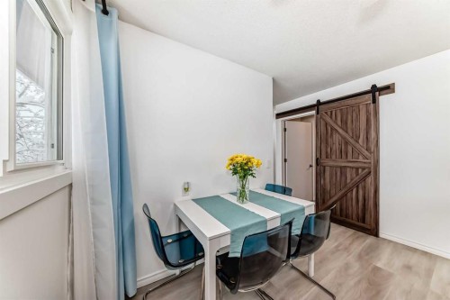 7-2019 2 Avenue Nw, Calgary, AB - Indoor Photo Showing Other Room