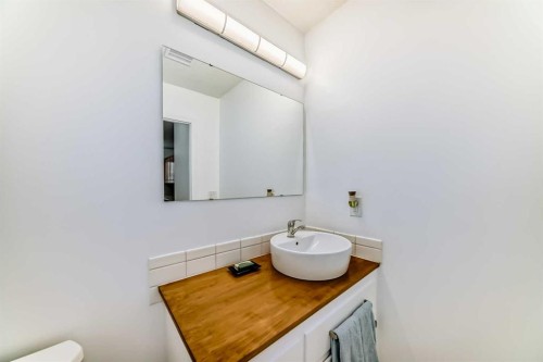 7-2019 2 Avenue Nw, Calgary, AB - Indoor Photo Showing Bathroom