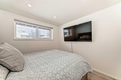 7-2019 2 Avenue Nw, Calgary, AB - Indoor Photo Showing Bedroom