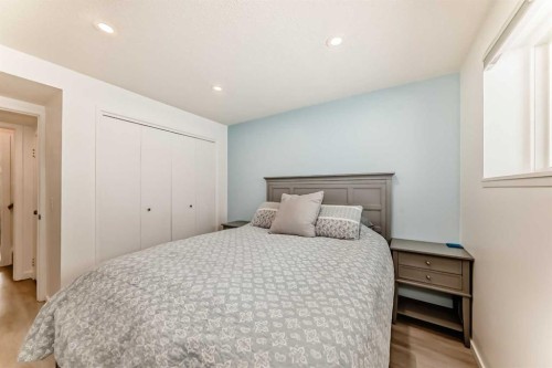 7-2019 2 Avenue Nw, Calgary, AB - Indoor Photo Showing Bedroom