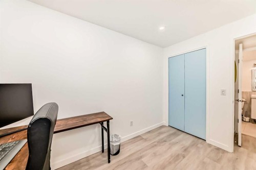 7-2019 2 Avenue Nw, Calgary, AB - Indoor Photo Showing Office