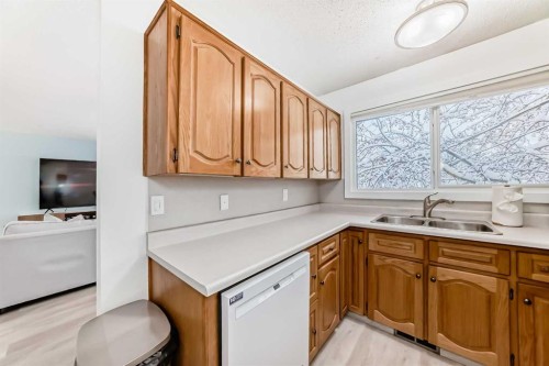 7-2019 2 Avenue Nw, Calgary, AB - Indoor Photo Showing Kitchen With Double Sink