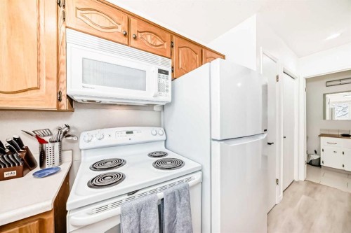 7-2019 2 Avenue Nw, Calgary, AB - Indoor Photo Showing Kitchen