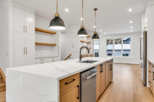 642 25 Avenue Nw, Calgary, AB - Indoor Photo Showing Kitchen With Upgraded Kitchen