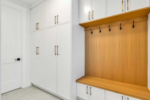 642 25 Avenue Nw, Calgary, AB - Indoor Photo Showing Other Room