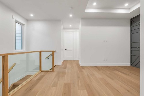 642 25 Avenue Nw, Calgary, AB - Indoor Photo Showing Other Room
