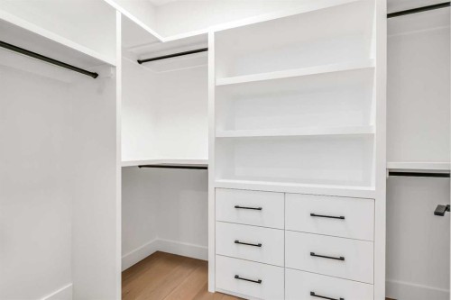 642 25 Avenue Nw, Calgary, AB - Indoor With Storage