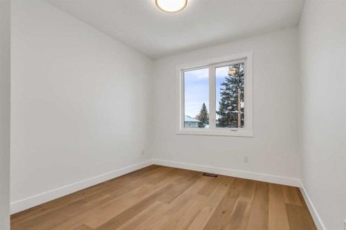 642 25 Avenue Nw, Calgary, AB - Indoor Photo Showing Other Room