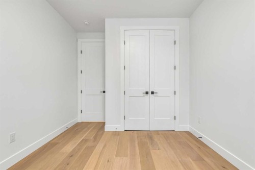 642 25 Avenue Nw, Calgary, AB - Indoor Photo Showing Other Room
