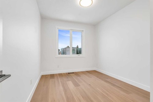 642 25 Avenue Nw, Calgary, AB - Indoor Photo Showing Other Room