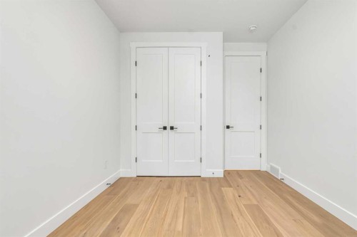 642 25 Avenue Nw, Calgary, AB - Indoor Photo Showing Other Room