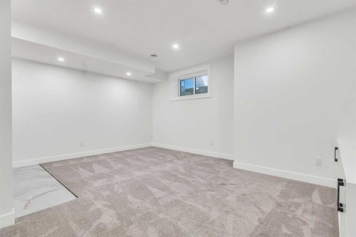 642 25 Avenue Nw, Calgary, AB - Indoor Photo Showing Other Room