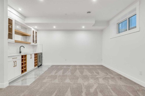 642 25 Avenue Nw, Calgary, AB - Indoor Photo Showing Other Room