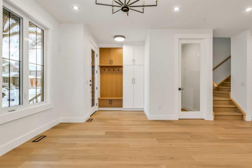 642 25 Avenue Nw, Calgary, AB - Indoor Photo Showing Other Room