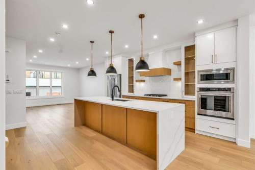 642 25 Avenue Nw, Calgary, AB - Indoor Photo Showing Kitchen With Upgraded Kitchen