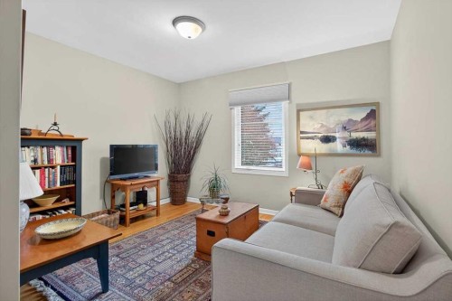 2808 35 Street Sw, Calgary, AB - Indoor Photo Showing Living Room