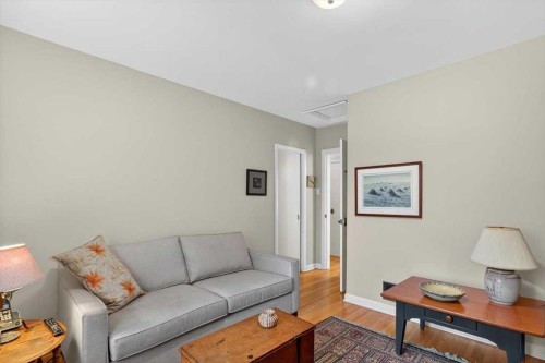 2808 35 Street Sw, Calgary, AB - Indoor Photo Showing Living Room