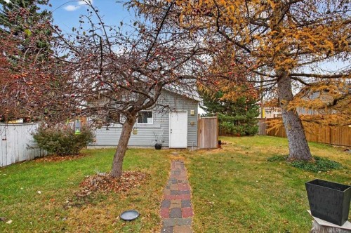 2808 35 Street Sw, Calgary, AB - Outdoor