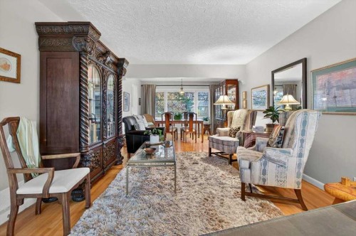 2808 35 Street Sw, Calgary, AB - Indoor Photo Showing Living Room