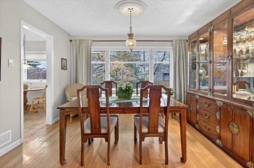 2808 35 Street Sw, Calgary, AB - Indoor Photo Showing Dining Room