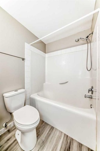 415 Sunrise Terrace Ne, High River, AB - Indoor Photo Showing Bathroom