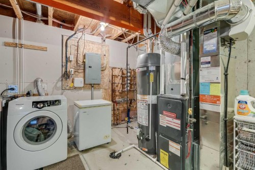 384 Copperpond Landing Se, Calgary, AB - Indoor Photo Showing Laundry Room