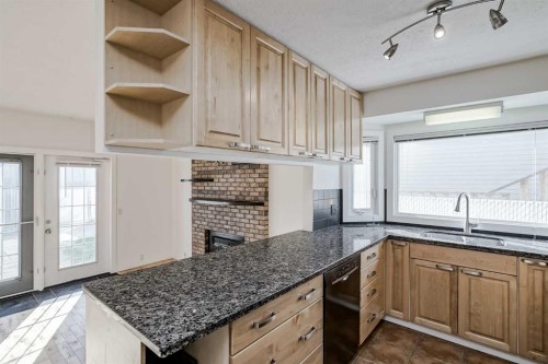 128 Bermuda Drive Nw, Calgary, AB - Indoor Photo Showing Kitchen
