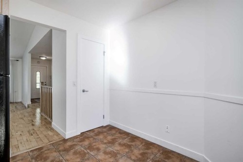 128 Bermuda Drive Nw, Calgary, AB - Indoor Photo Showing Other Room