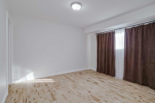 128 Bermuda Drive Nw, Calgary, AB - Indoor Photo Showing Other Room