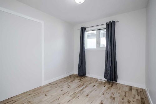 128 Bermuda Drive Nw, Calgary, AB - Indoor Photo Showing Other Room