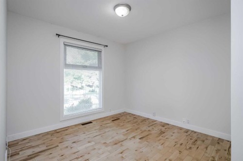 128 Bermuda Drive Nw, Calgary, AB - Indoor Photo Showing Other Room