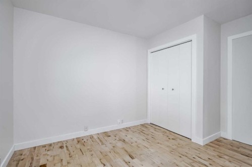 128 Bermuda Drive Nw, Calgary, AB - Indoor Photo Showing Other Room