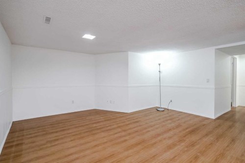 128 Bermuda Drive Nw, Calgary, AB - Indoor Photo Showing Other Room