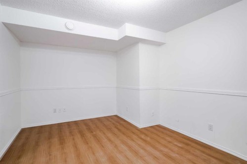 128 Bermuda Drive Nw, Calgary, AB - Indoor Photo Showing Other Room