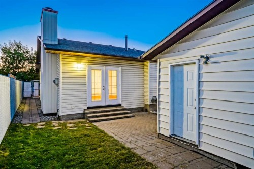 128 Bermuda Drive Nw, Calgary, AB - Outdoor With Exterior