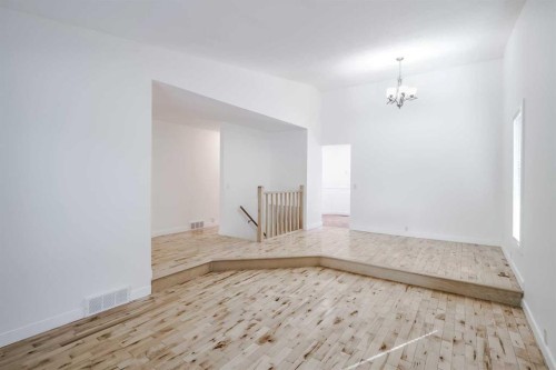 128 Bermuda Drive Nw, Calgary, AB - Indoor Photo Showing Other Room