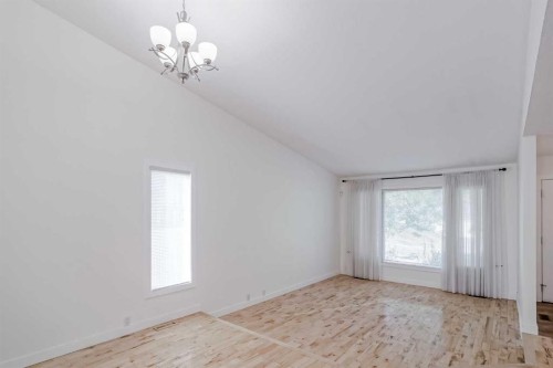 128 Bermuda Drive Nw, Calgary, AB - Indoor Photo Showing Other Room