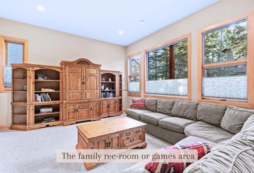 1-125 Stonecreek Road, Canmore, AB - Indoor Photo Showing Living Room