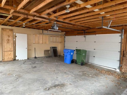 3203 9 Street Nw, Calgary, AB - Indoor Photo Showing Garage